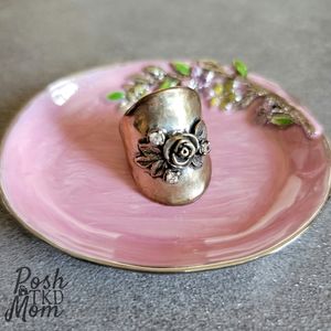 💕☯️Price Drop!!!☯️💕  Rose Sterling Silver Sz 8 Statement Ring